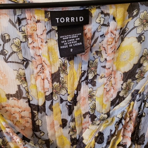 Floral Chiffon Pintuck Blouse - Picture 7 of 7